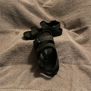 Birkenstock toddler sandal size 27 9-91/2 black